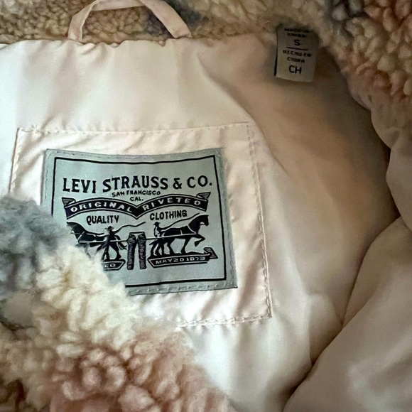 Levi’s Camo Sherpa Trucker NWT size S - Picture 5 of 6